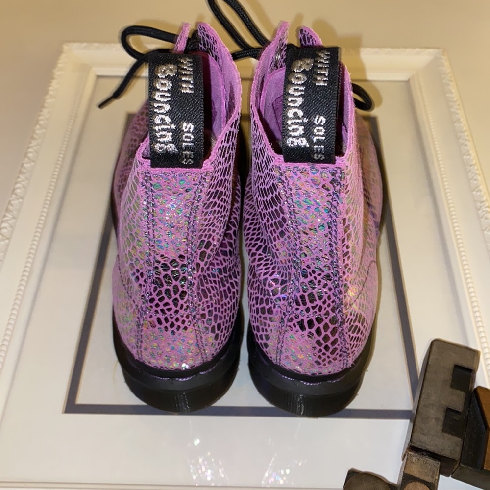🇬🇧DR. MARTENS 1460 Pascal Purple Snake Metallic Suede Boots - Picture 5 of 16